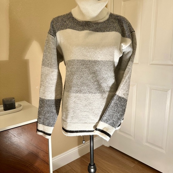 Liz Claiborne Womens Turtleneck Long Sleeve Striped Pullover Sweater - Picture 7 of 7